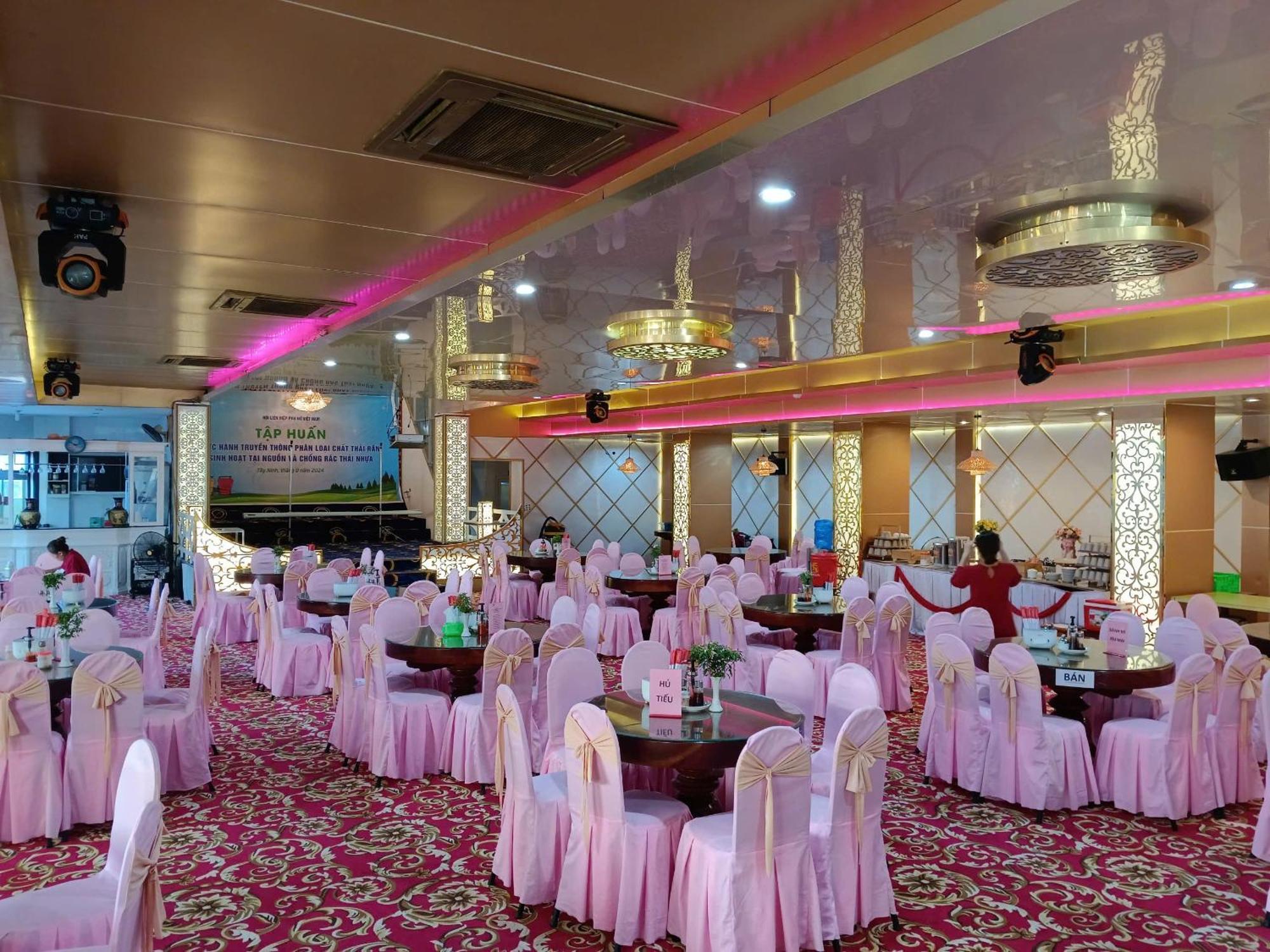 Nhat Quy Hotel タイニン エクステリア 写真